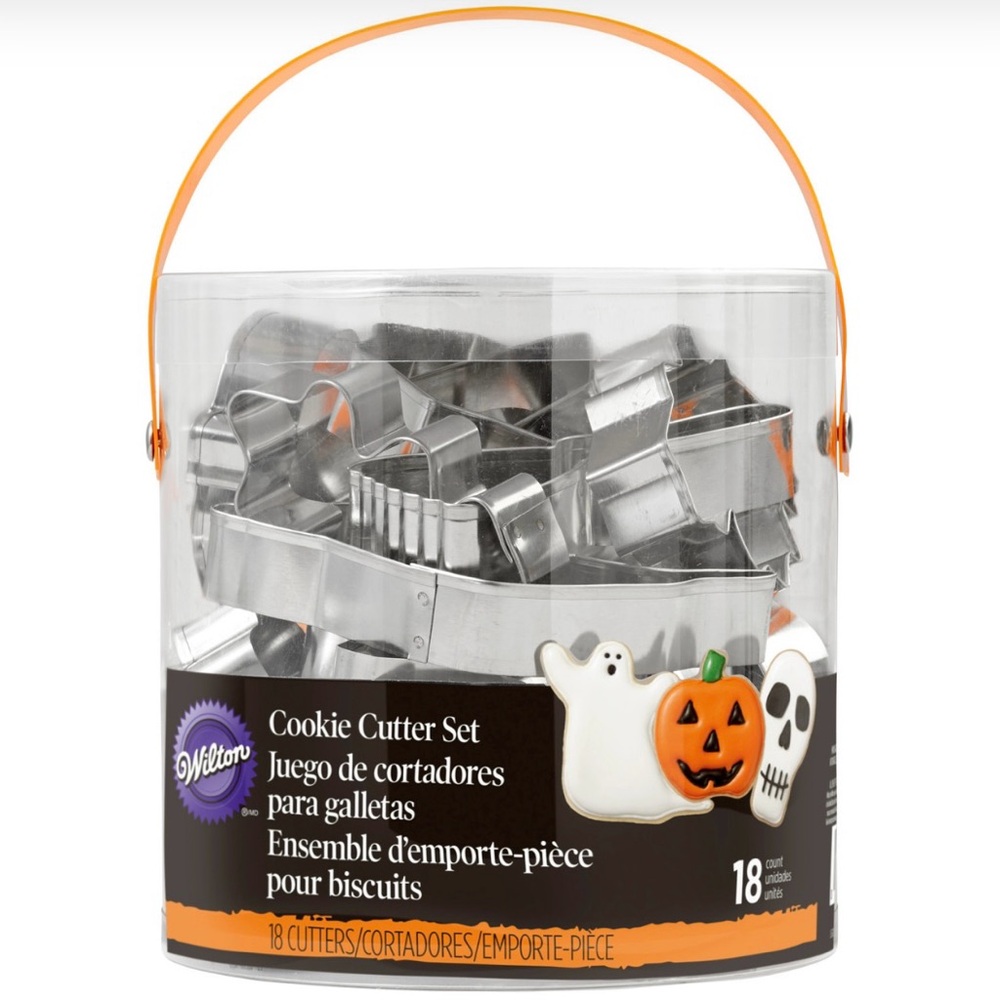 🆕- WILTON HALLOWEEN COOKIE
CUTTER SET, 18-PIECE in Plastic Bucket Carryall.
